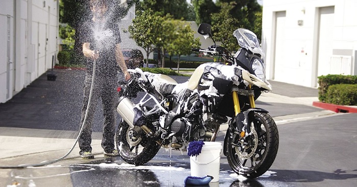 10 golden rules to clean your favorite motorbike